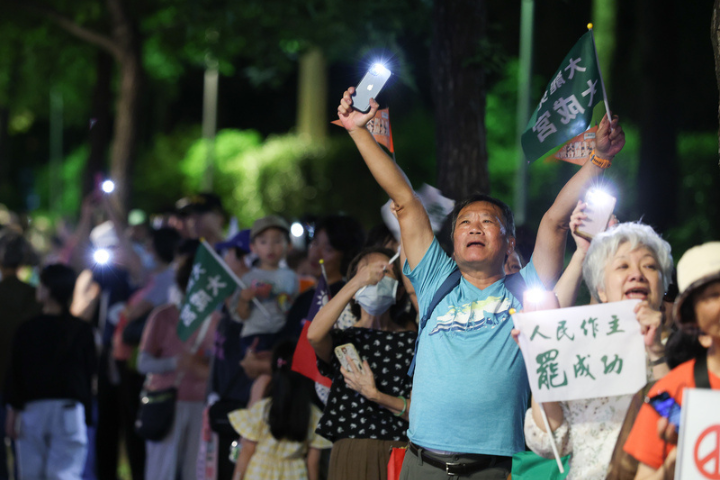 國中生暑自習怨罷團太吵 遭青鳥出征：人家在救國家 你們在幹嘛？