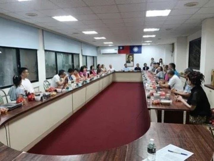 國民黨新竹縣長參選人、立法委員徐欣瑩14日晚間出席新竹縣級社團領導人交流座談。圖/徐欣瑩辦公室提供