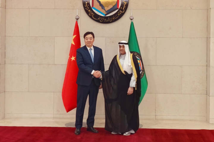 翟雋在利雅得會見海灣阿拉伯國家合作委員會秘書長布達維。圖/取自大陸外交部官網
