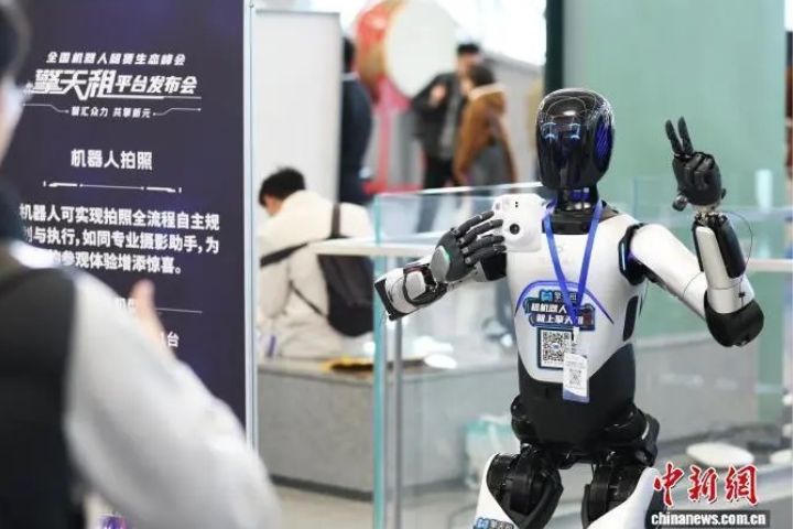 陸首個開放式機器人租賃平台上海亮相　最低收費200元人民幣