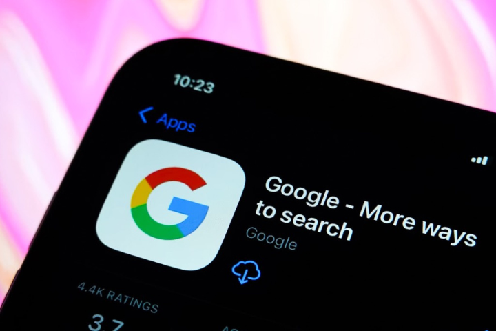 美國一名法官2日駁回檢方要求Google出售全球最普及的Chrome瀏覽器與Android作業系統的請求。圖/翻攝自The Hindu News YouTube頻道