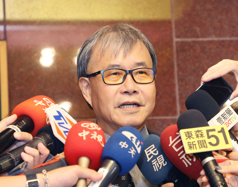 教育部長鄭英耀27日在立法院受訪。 圖/中央社