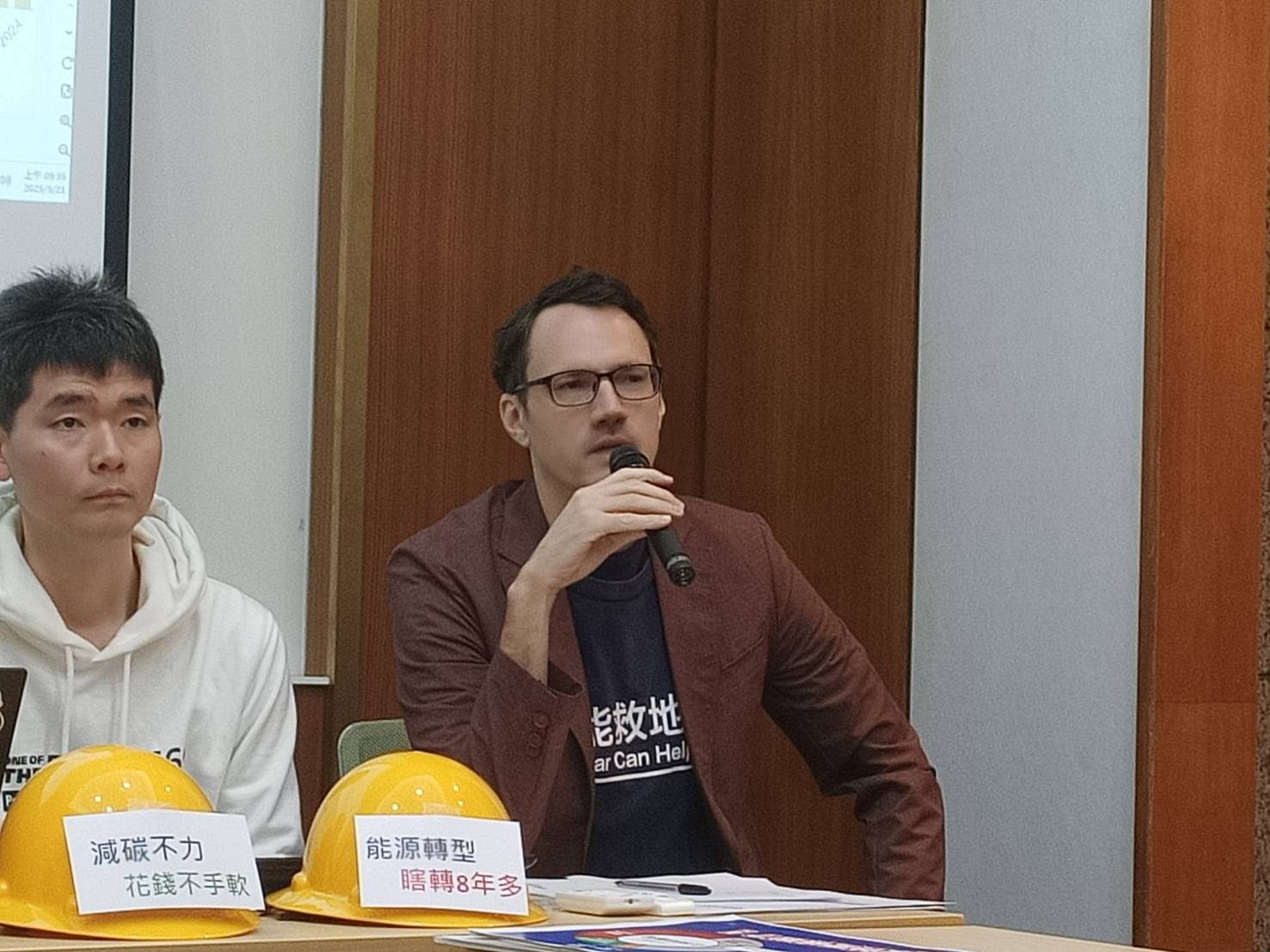 來自瑞典的低碳力網站創辦人陸曉鷗表示，台灣在討論錯的議題，不是已經蓋好的核能要不要用，而是應該再蓋多少核電廠。圖/記者簡立欣攝