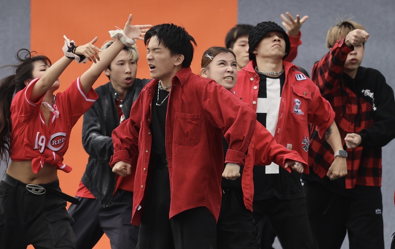 總統、副總統就職典禮慶祝大會20日在總統府前登場，多個表演團體帶來精彩舞蹈演出，展現青春活力。圖/中央社