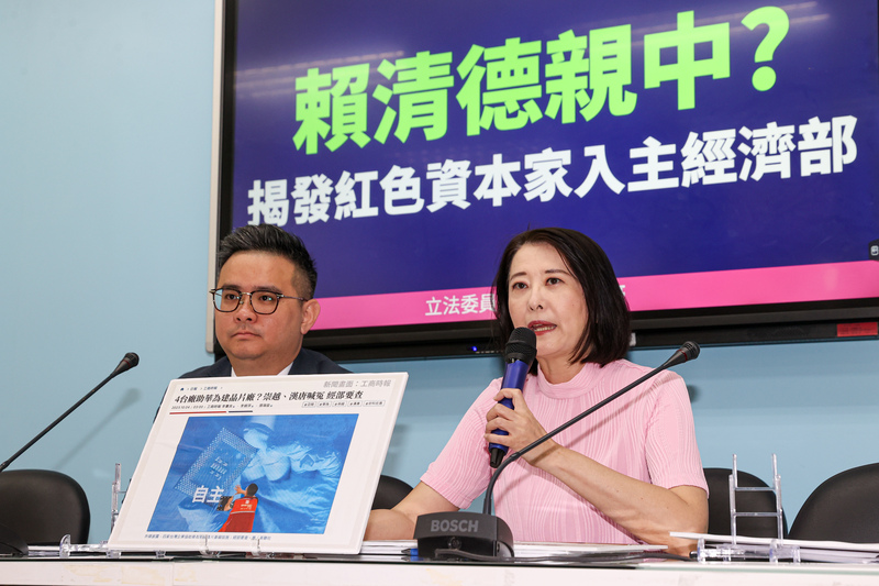國民黨立委王鴻薇（右）表示台灣缺電問題已經引起國際關注。圖／中央社