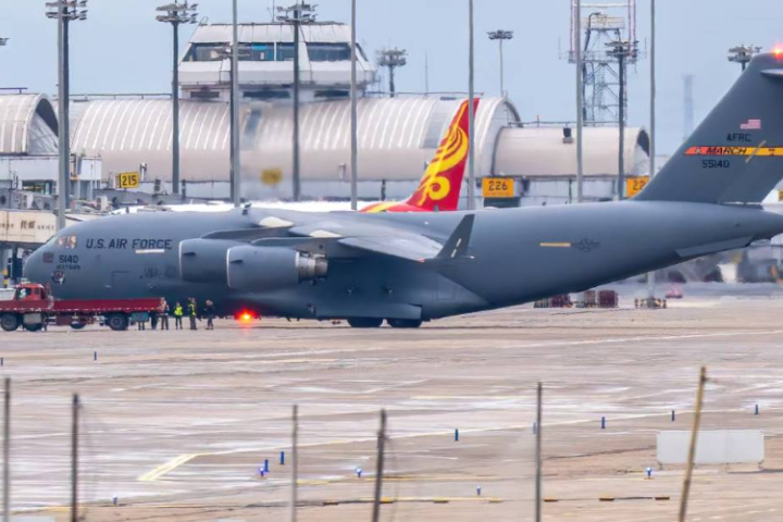 【有片】川習會前奏！美軍C-17運輸機突降北京　「野獸」專車疑先抵達