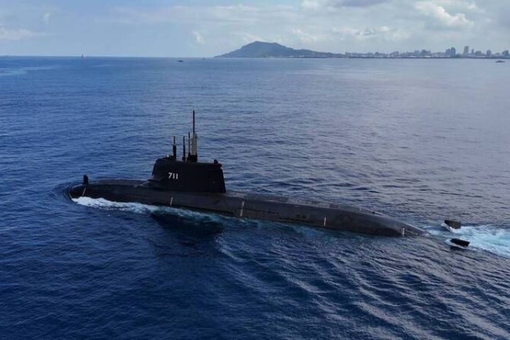 「海鯤艦」高雄港進行第4度海測　保密？港口即時影像消失