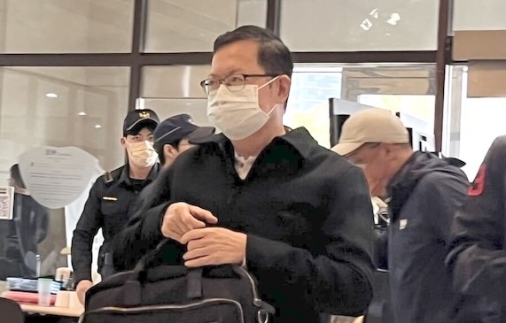 前桃園市長鄭文燦（前）涉及華亞科技園區土地開發貪汙案，桃園地院24日裁定鄭文燦延長限制出境、出海8月，檔案照。圖/中央社