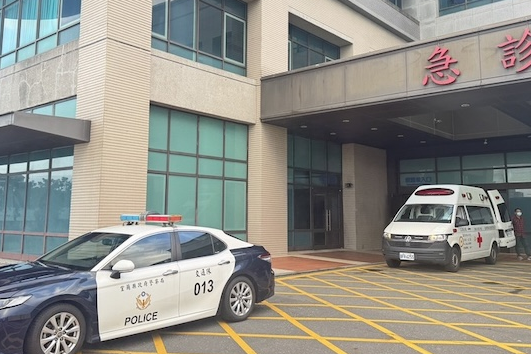 宜蘭縣30餘歲男子19日因意外導致腦出血，經急救仍不幸腦死，家屬捐出男子的2顆腎臟、心臟與肝臟，23日在警方開道下，將心臟與肝臟送至振興醫院及台北榮民總醫院。圖/中央社（陽明交大附設醫院提供）