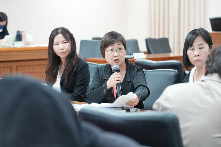 徐佳青喊「夜間飛行當然搭商務艙」惹議　前僑委會委員長：應受立院監督