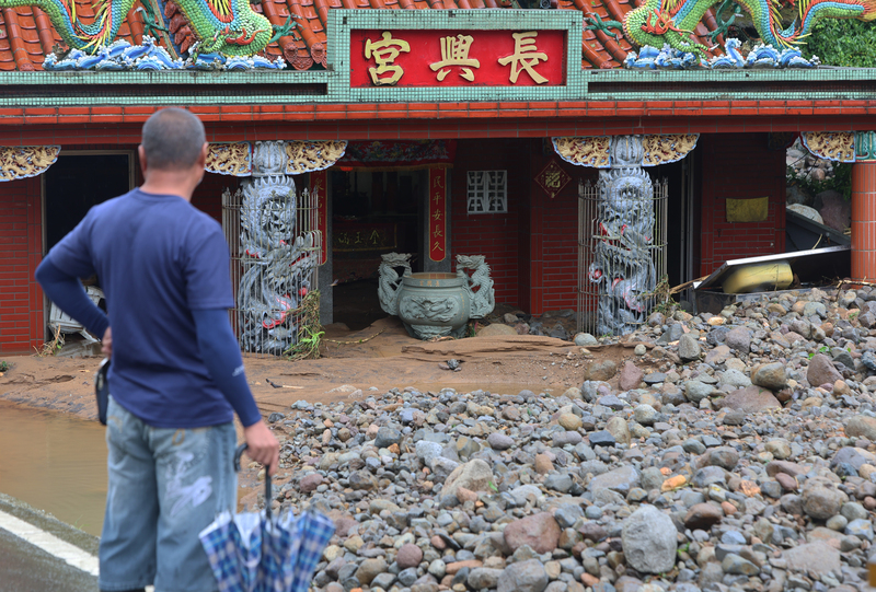 上週山陀兒颱風襲台，造成各地大的小小災情。圖片為新北市金山區一間廟宇。圖/中央社