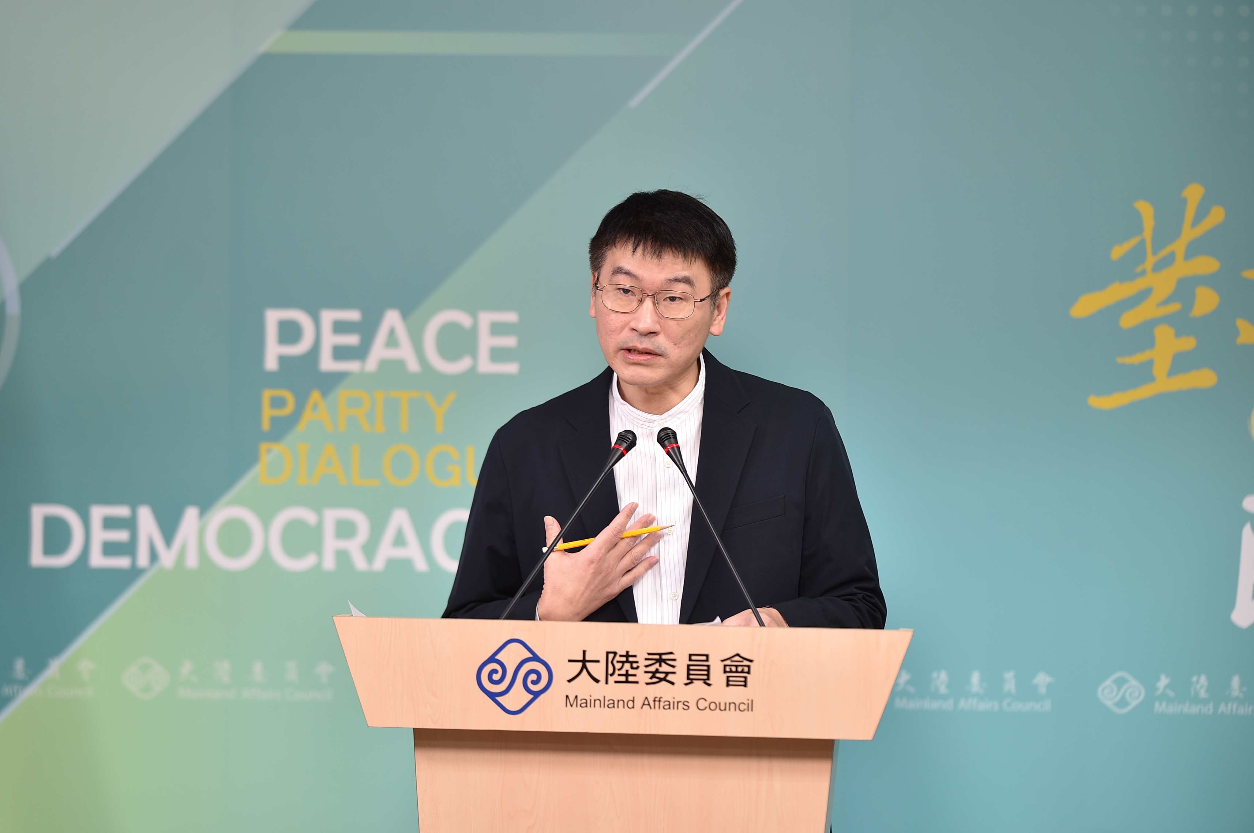 陸委會副主委梁文傑13日表示，大陸藝人來台商業演出屬開放項目，不會有問題。圖/陳思豪攝