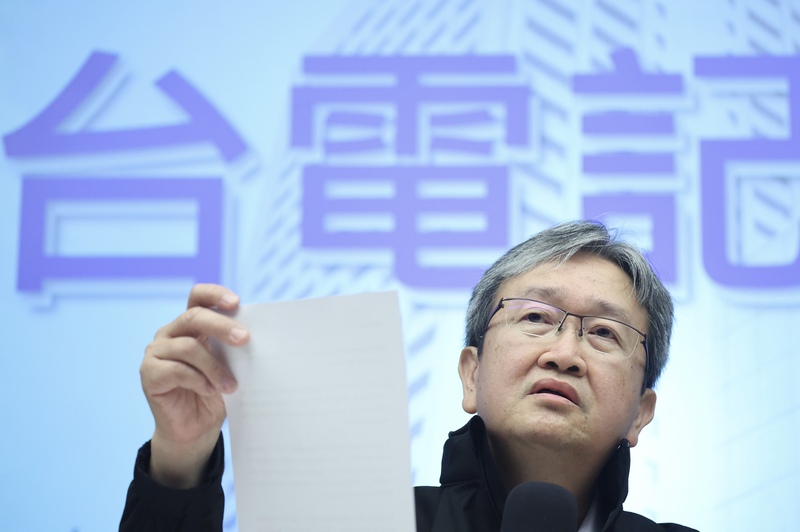 台電總經理王耀庭20日宣布辭職為台電負責， 22日又宣布接受慰留，原因也是為台電負責。圖/中央社