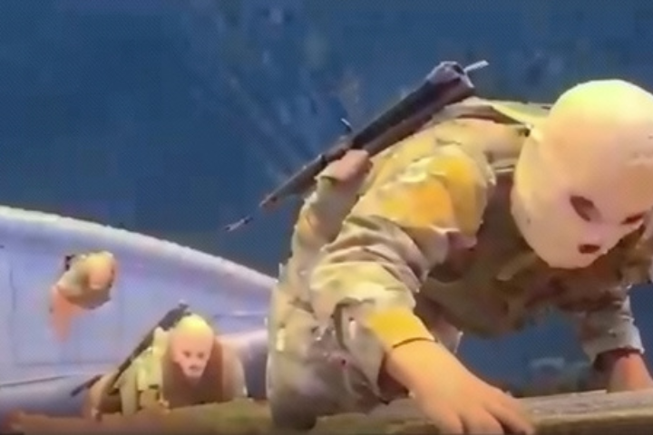 【伊朗危機】伊朗革命衛隊登船臨檢首曝光！快艇突襲扣船　荷姆茲海峽火藥味爆表　