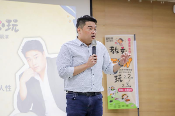 呂捷因一句「老c很綠但實在」喊告！網酸：包裝多年這樣就破防