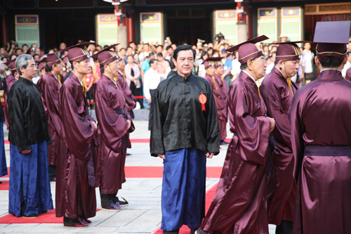 不問蒼生問鬼神　中央首長們年年搞普渡但別忘了祭忠烈、祭孔