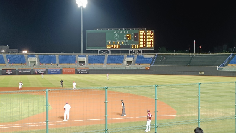 雲林縣斗六棒球場螢幕壞掉多年未修繕，引起球迷抱怨，雲林縣府教育處表示，已爭取經費汰換，最快今年底完工。圖/中央社