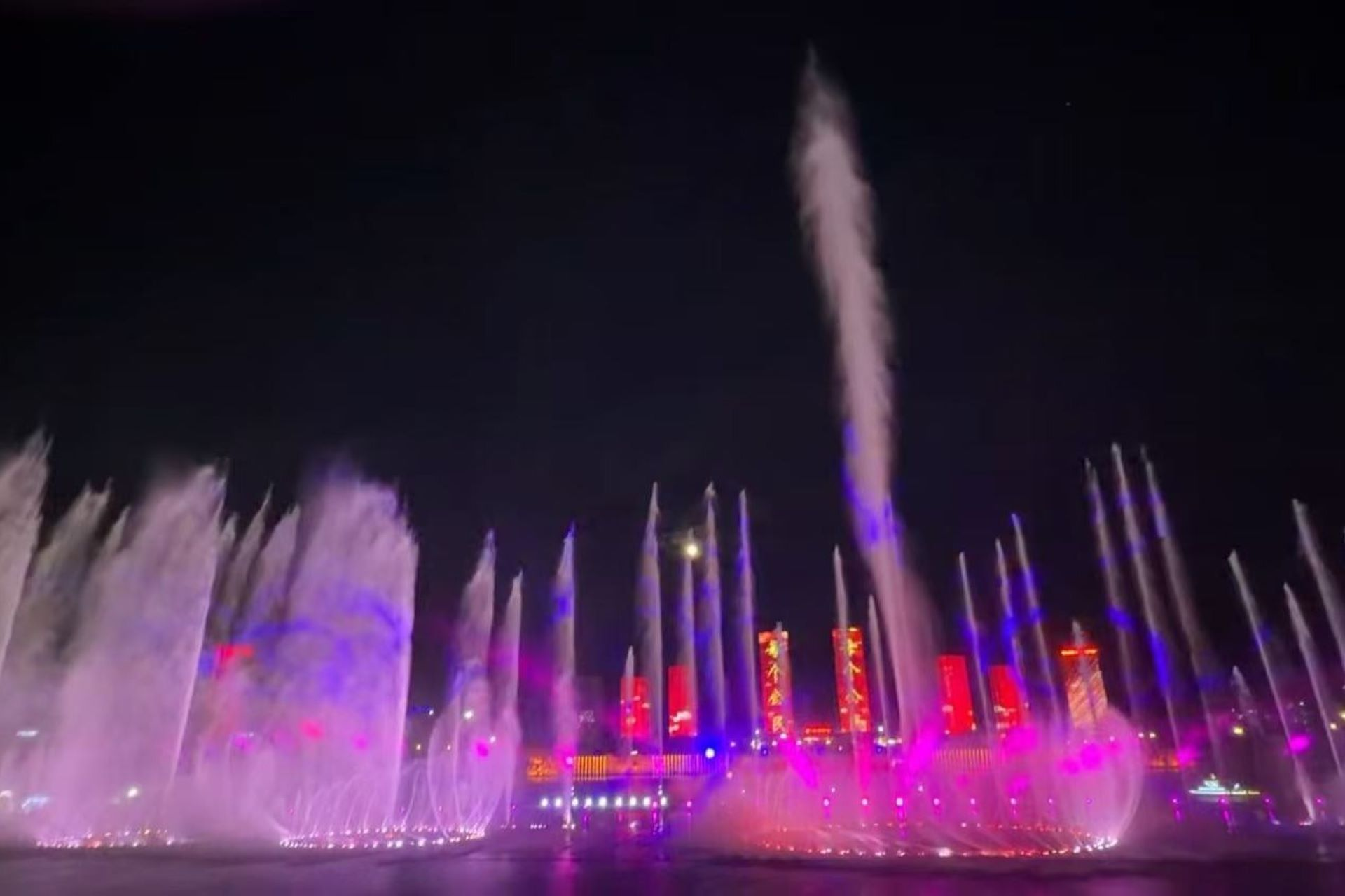 鄂爾多斯美麗的夜　 康巴什噴泉廣場豐富居民幸福生活