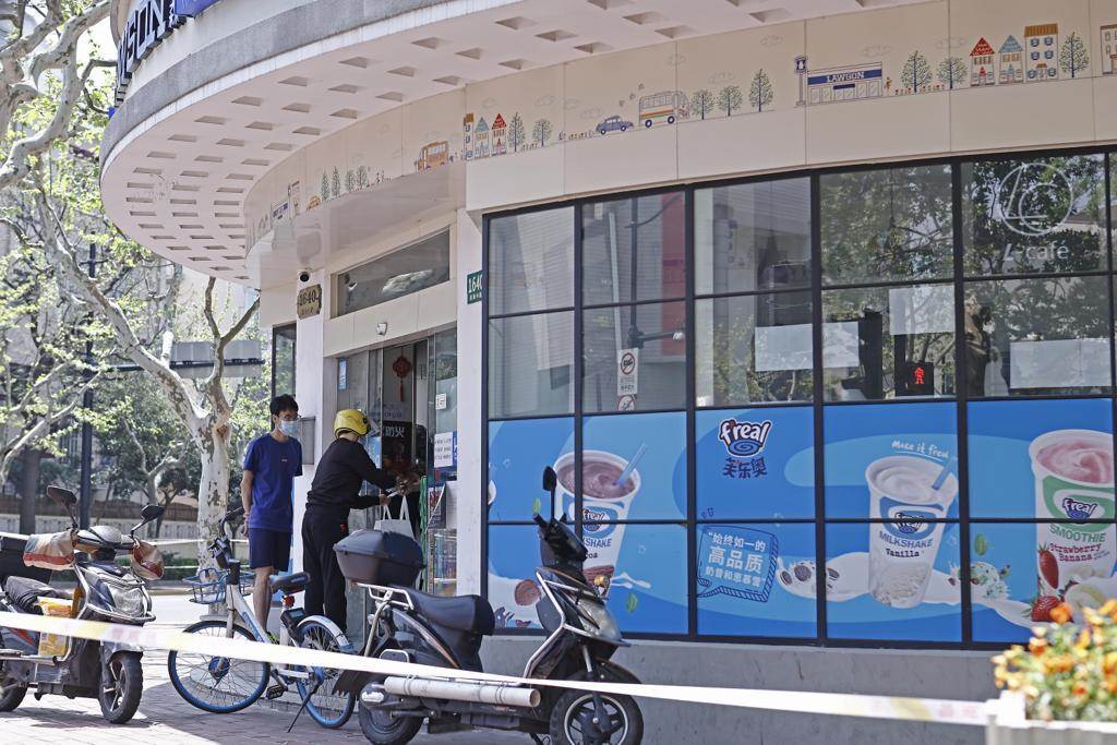 在大陸開店28年、有6300家門店的日系羅森超市24日在日本下市，引發大陸消費者關注。圖/取自中新社