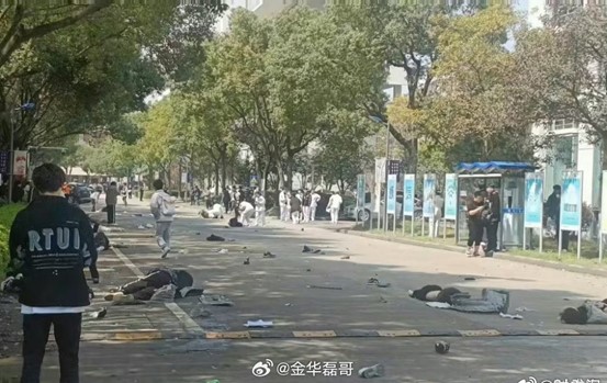 發生在台州職業技術學院校區內的衝撞行人事件，現場慘不忍睹。圖/取自金華磊哥微博