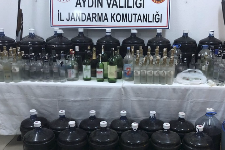 土耳其查獲大量私釀酒品，其中部分添加甲醇帶有劇毒。圖/取自每日衛報《YouTube》官方頻道