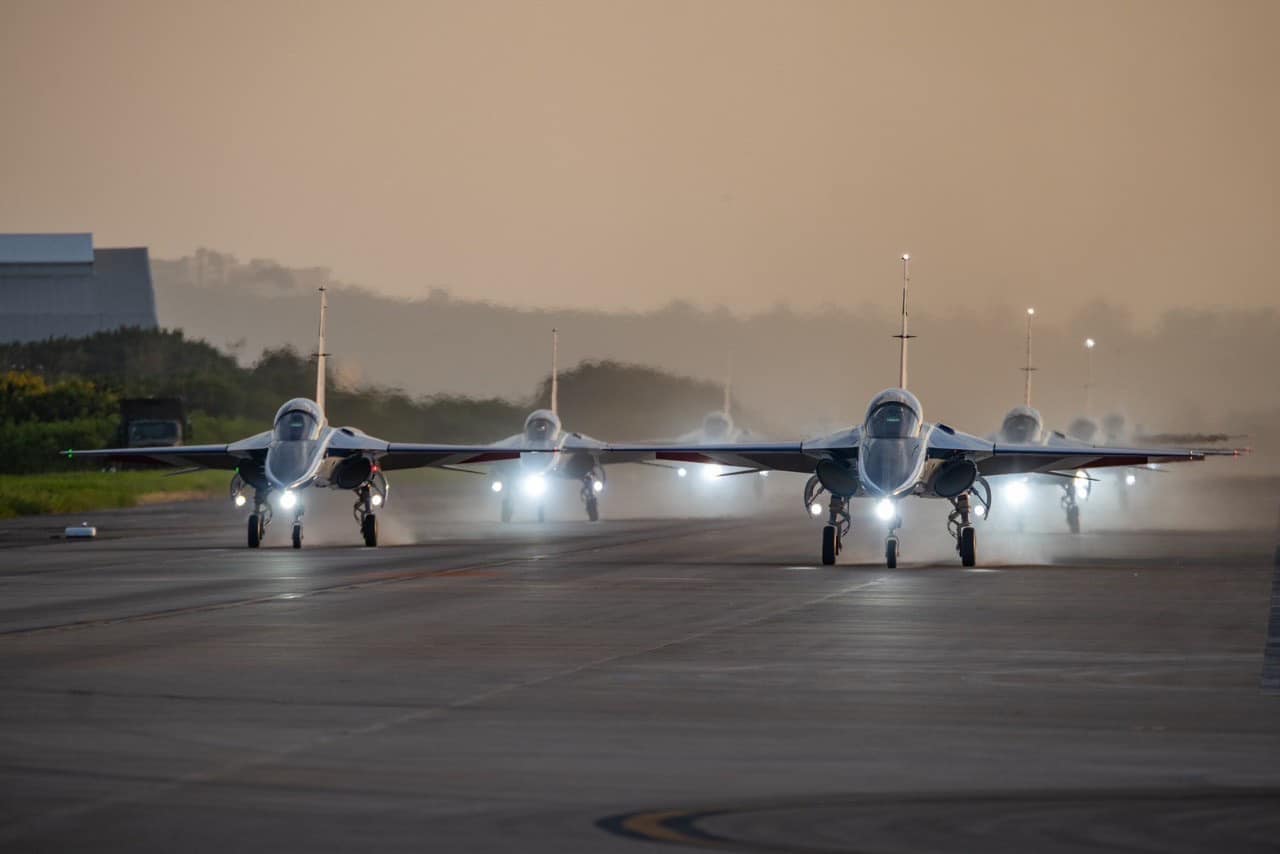 空軍IDF戰機進行夜間飛行演練。圖/取自中華民國空軍臉書