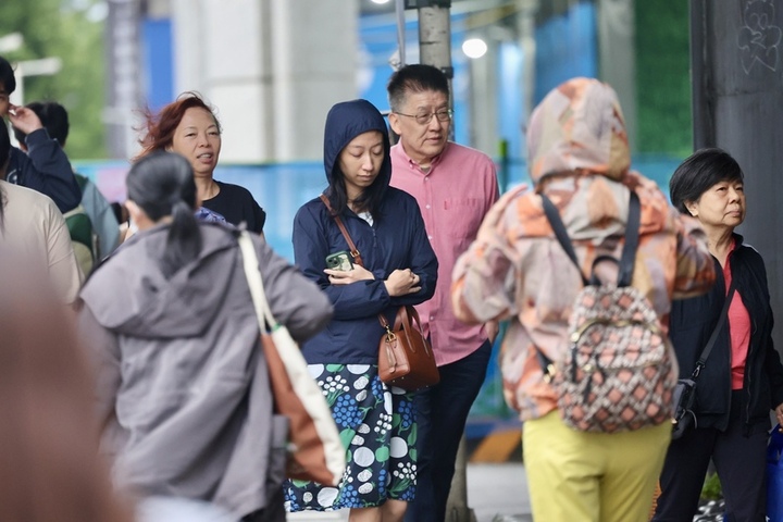 水氣減少各地多雲到晴　周三再迎鋒面各地短暫陣雨