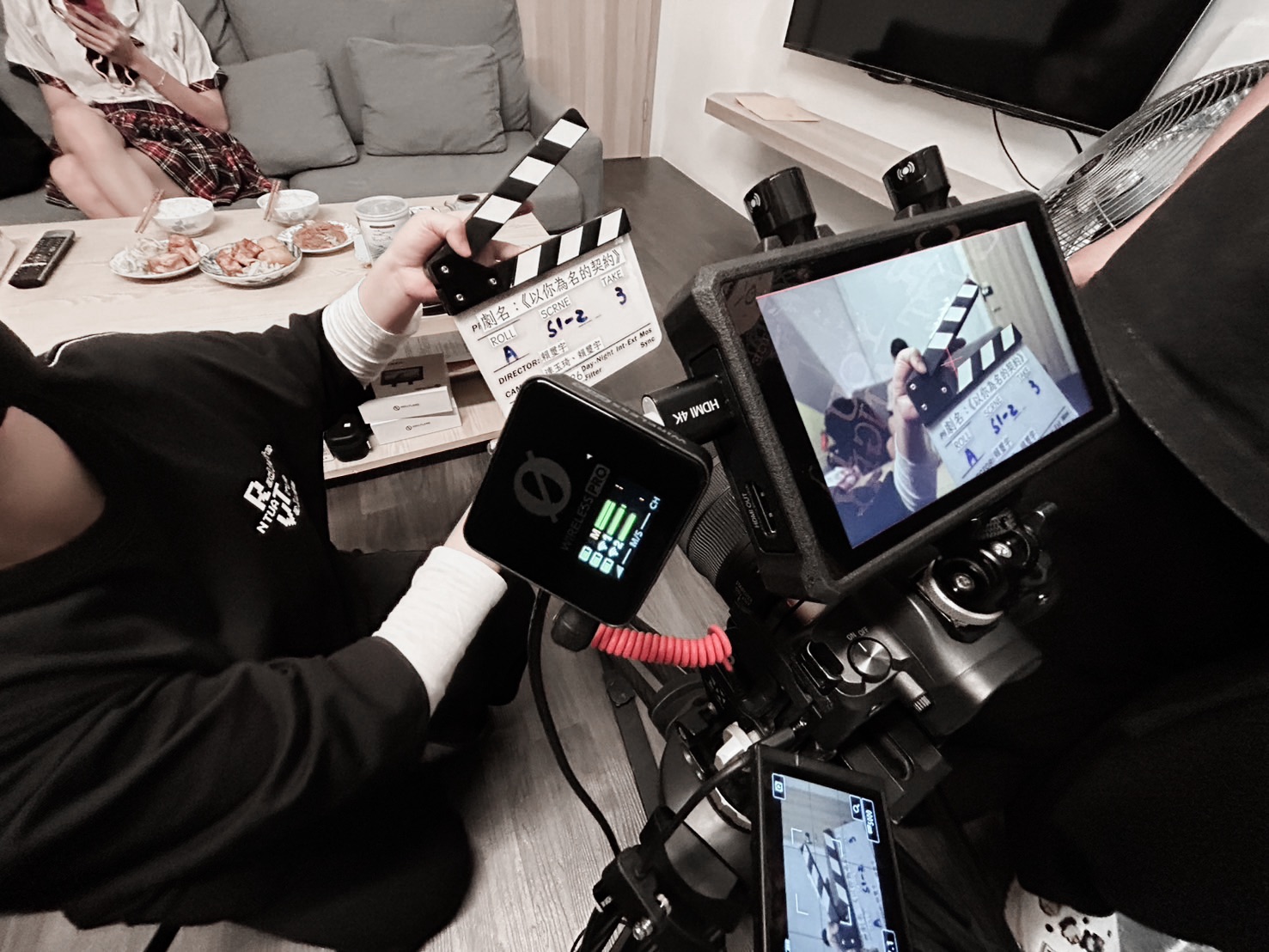 開拍最令人期待的「打板」畫面,象徵新故事正式開始。圖/台藝大進廣系學會提供