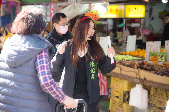 民進黨籍北市議員陳怡君（圖）與辦公室主任張惠霖涉貪，法院訂明年1月12日宣判。圖/取自陳怡君臉書