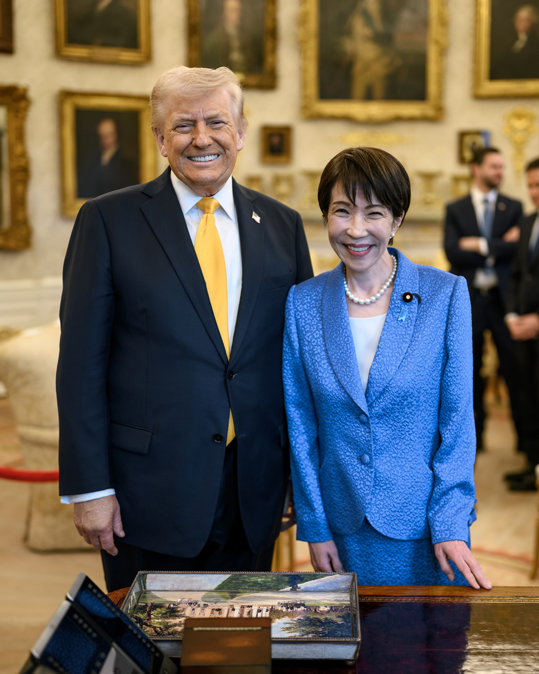 伊朗外長阿拉格齊正與日本協商允日商船通過荷姆茲,他可能不知前往白宮見川普(左)的日本高市早苗,在白宮也指責伊朗朗,且贊成美國的行動。圖/取自The White House FB