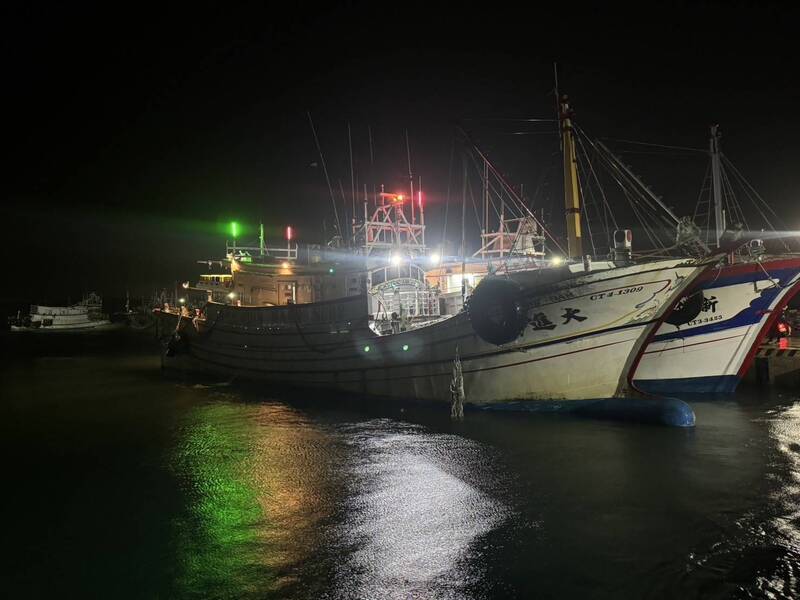 2024年11月15日，因違法越界捕魚而被大陸海警扣押137天的「大進滿88號」漁船返抵澎湖。圖/中央社