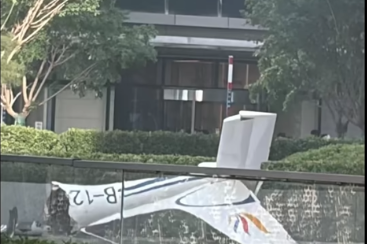 北京中信總部遭輕航機撞擊真相未明　同名高管發聲　官方仍未公布駕駛身分