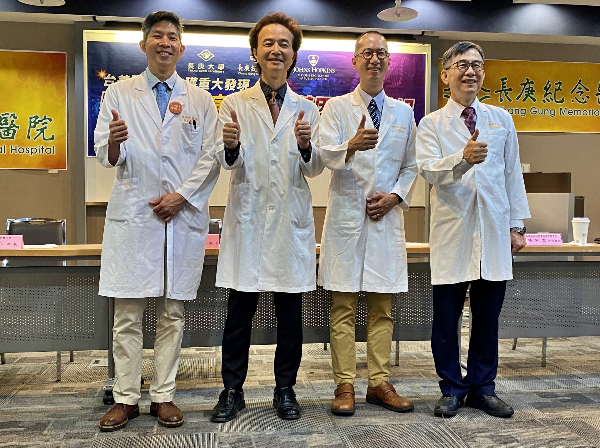 長庚紀念醫院、長庚大學與美國約翰霍普金斯大學展開的流感病毒研究合作取得重大進展，基隆長庚陳品元主任（左起）、基隆長庚副院長詹益聖、陳冠甫醫師、基隆長庚院長賴旗俊出席發表記者會。圖/田瑜萍攝