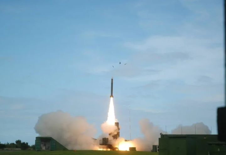 中科院與軍方目前正全力推進下一階段的「擎天二型」性能提升計畫。圖為天弓三型飛彈。圖/取自中科院官網
