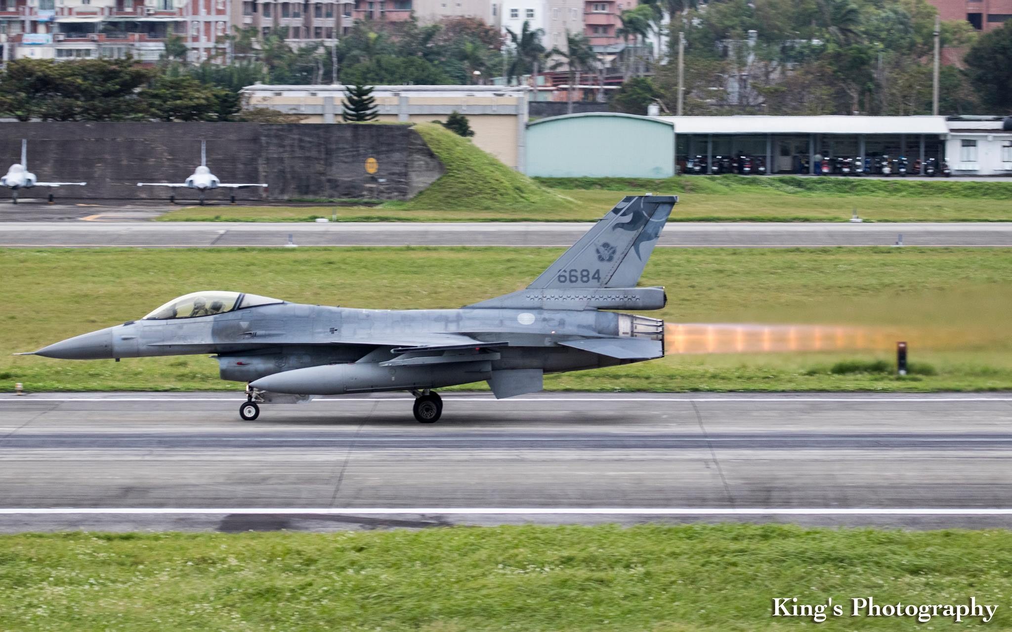 圖為空軍F-16A Block 20戰鬥機。圖/取自國防部發言人臉書