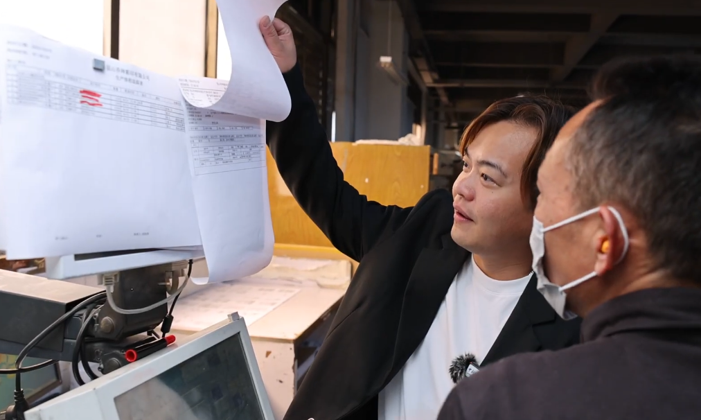 台商吳天任自幼跟著父親前往大陸發展,如今接下家業並在當地結婚生子,已把崑山視為第2個家。圖/取自自中新社YouTube頻道