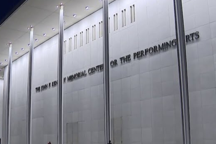 甘迺迪中心表決更名加入「川普」　民主黨董事控發言反對卻遭「靜音」