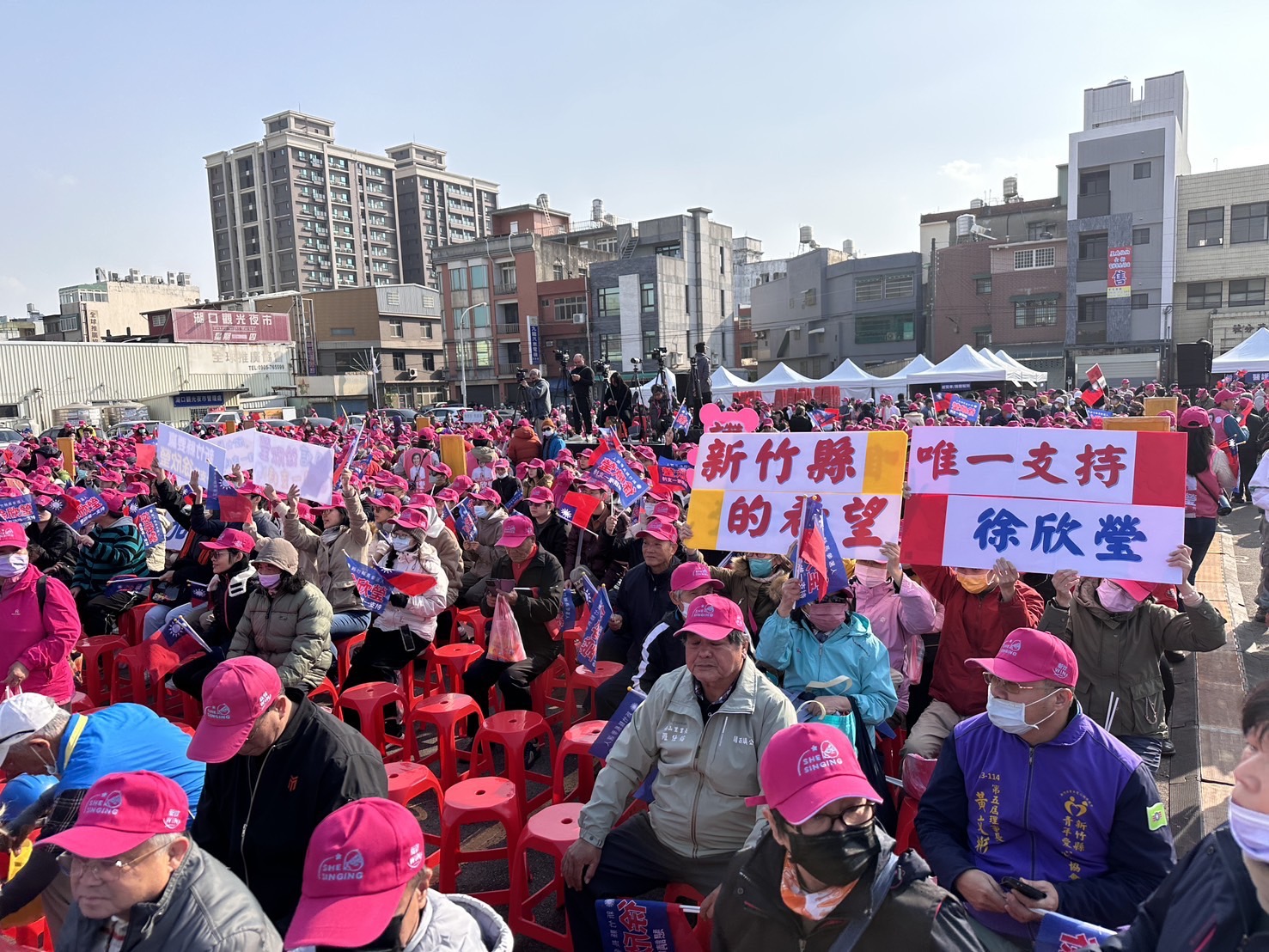 藍委徐欣瑩11日舉辦誓師大會,吸引多位支持者參加。圖/記者陳思豪攝