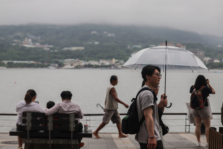 受到鋒面影響，各地天氣不穩定。圖/取自中央社