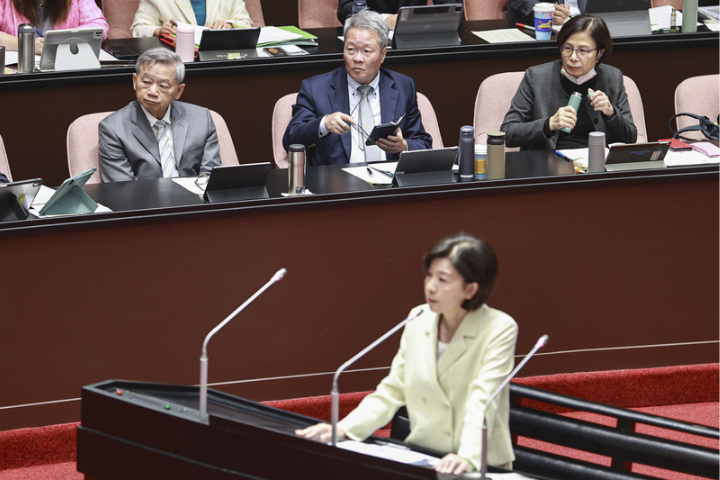 楊珍妮首回應霸凌案！藍委要求暫調離現職　卓揆僅回應：聽到了