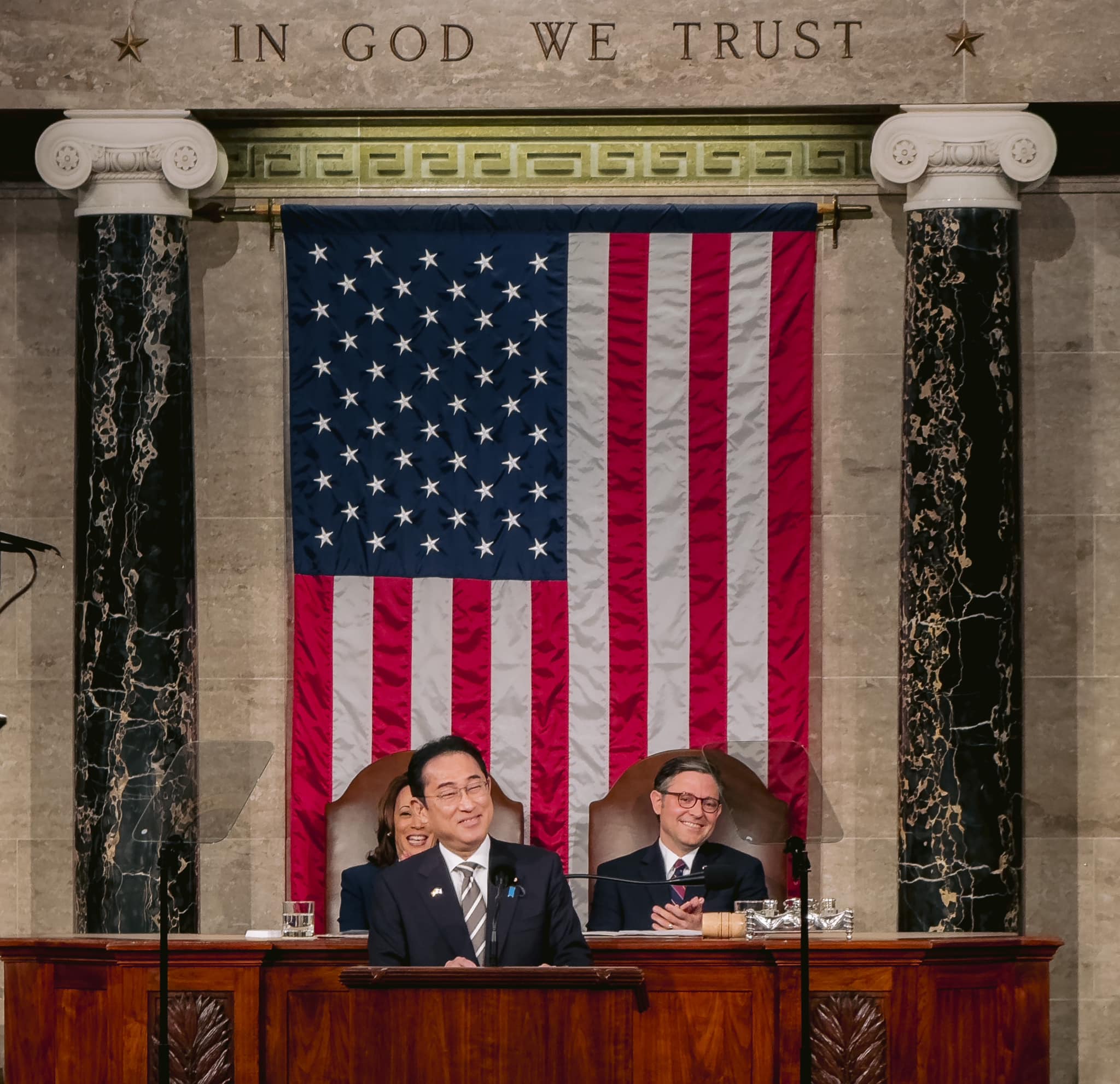 日相岸田文雄在美國國會發表英語演說，表示日本願與美國共同承擔國際責任。圖/取自Speaker Mike Johnson臉書