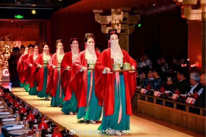 越來越多的大陸年輕人選擇國潮產品、傳統文化體驗，作為自我風格與價值立場的展現。圖/取自大秦筆記文旅與地產微博