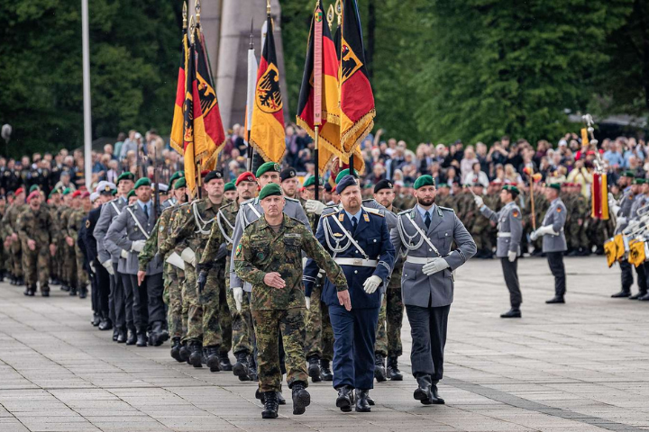 【梅花評論】德法兵役改革與普丁威脅升級的啟示