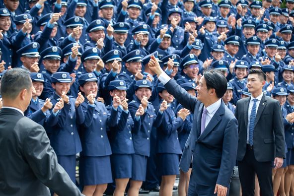 賴總統上台後，綑住兩岸戰爭的鋼纜的「第一擊」政策有很大的變動。圖/取自國防部發言人臉書
