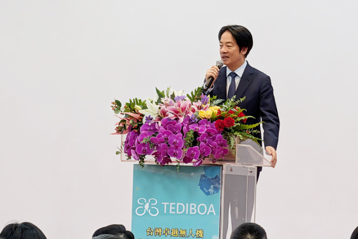 賴清德脫稿談無人機！連喊3次「我不會放棄」　網酸：飼料錢急了