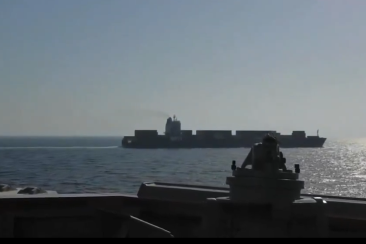 【伊朗危機】美驅逐艦開火扣押伊朗貨船　德黑蘭控「海上搶劫」誓言報復