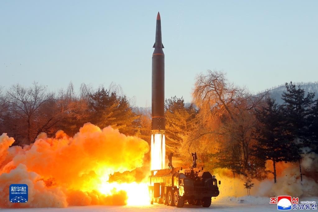 烏克蘭戰爭陷入僵局，北韓提供俄羅斯彈道飛彈及其它武器。圖/取自新華社