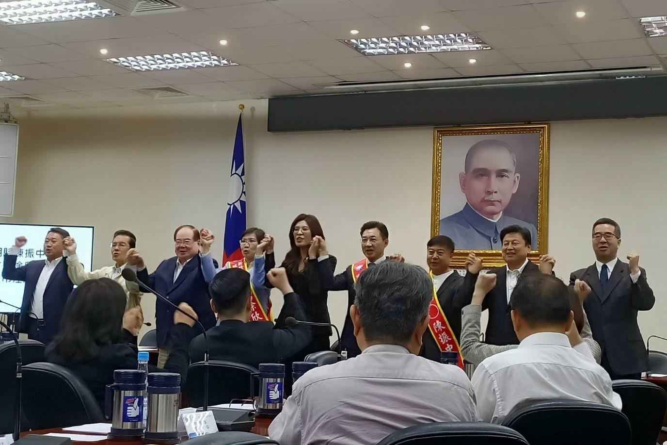 綠要求江啟臣辭立院副院長再選台中市長　鄭麗文斥「雙標、無聊騷擾」