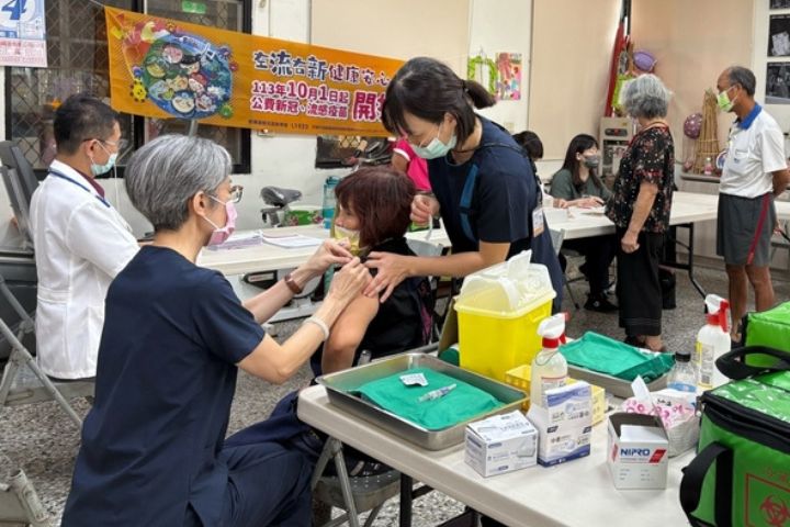 美新冠疫苗建議引誤解 疾管署：高風險族群仍應接種 台10月如期啟動「左流右新」