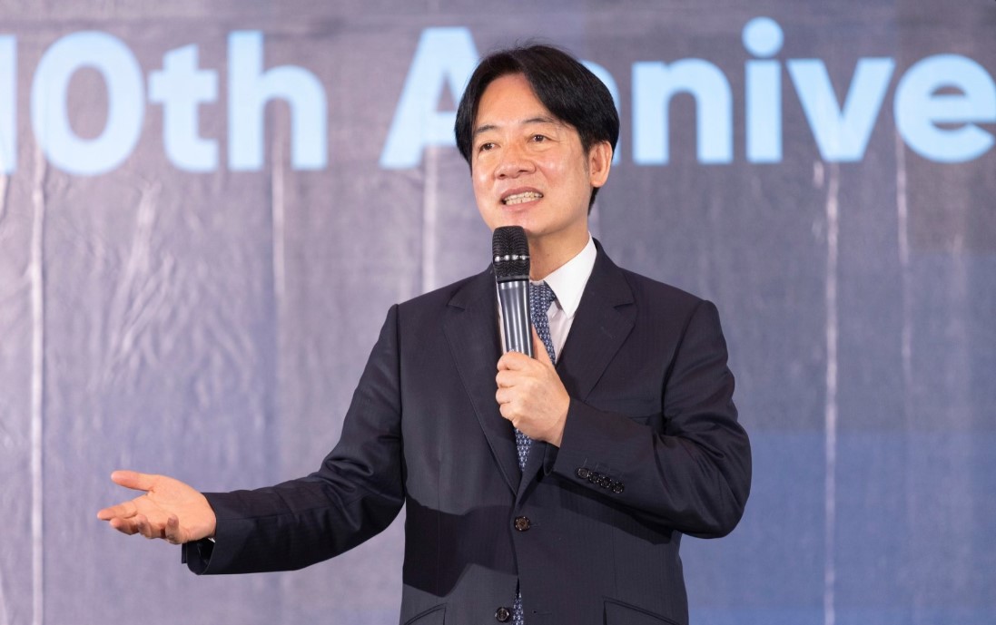 總統賴清德感謝包圍立院民眾，學者施正鋒驚呼「天啊！難道他要當希特勒？」圖/取自賴清德臉書